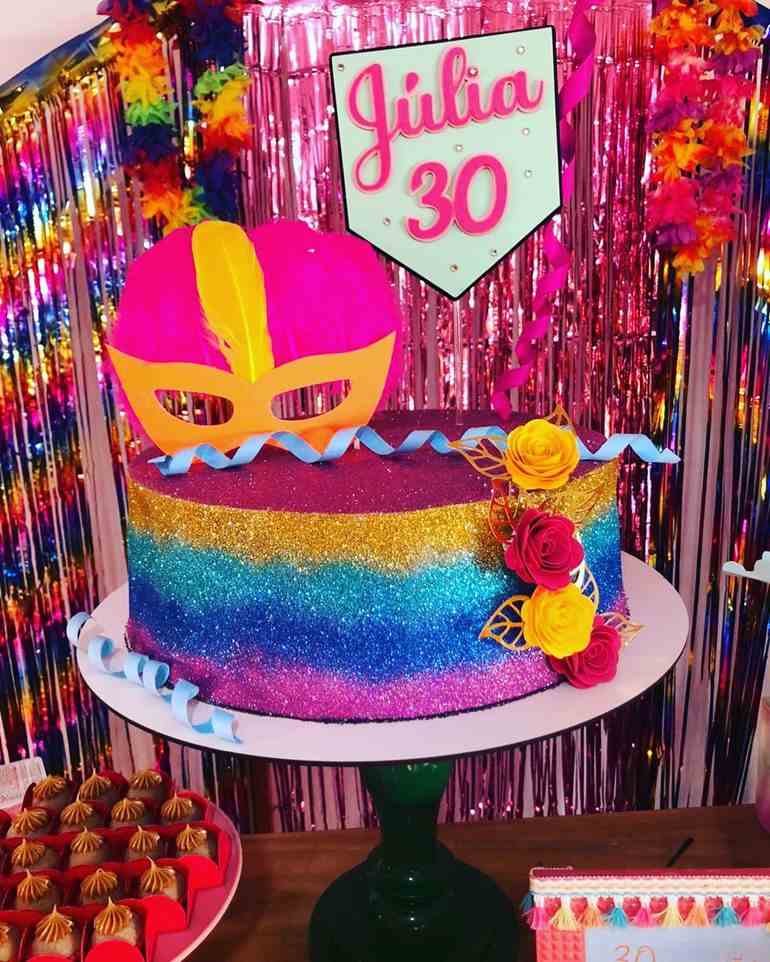 Bolo de carnaval com glitter