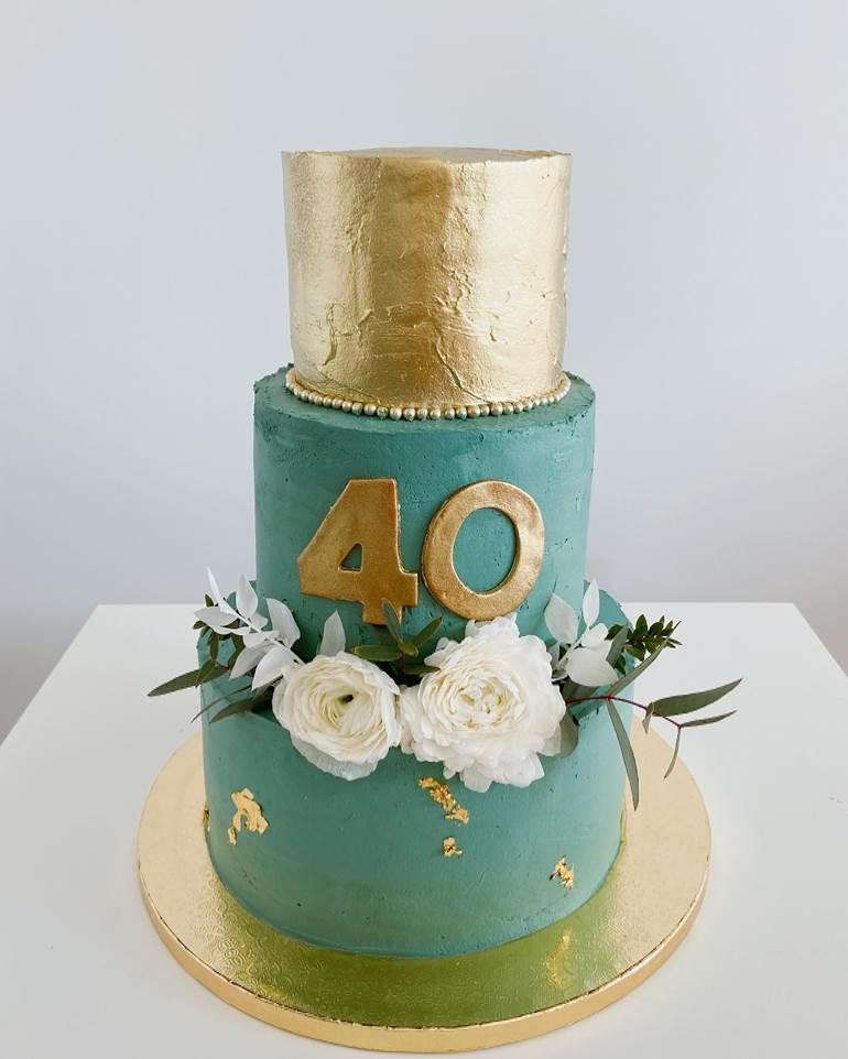 bolo 40 anos feminino dourado