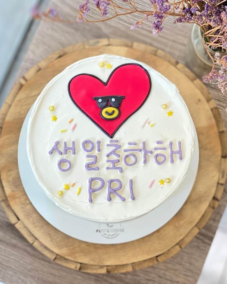 bolo do BTS de aniversário