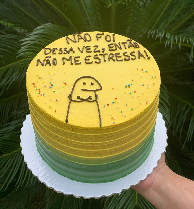 Bolo amarelo e verde