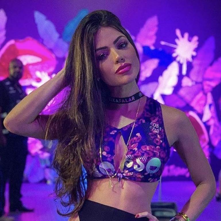 Cropped abadá roxo decotado