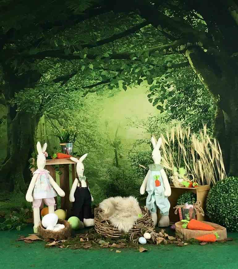Painel de floresta com coelhos