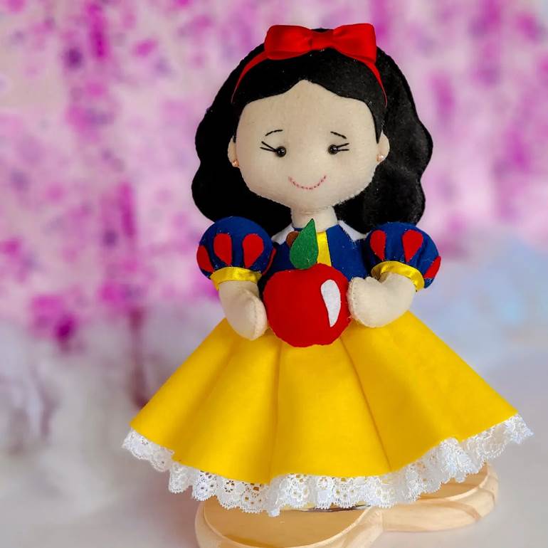 Boneca de princesa de branca de neve