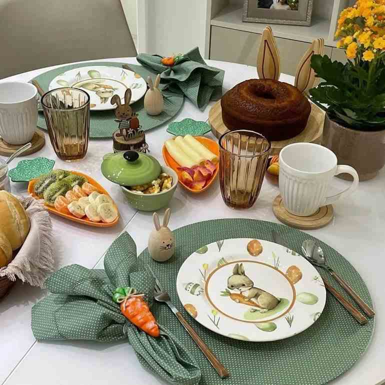 Mesa posta com detalhes de cenouras