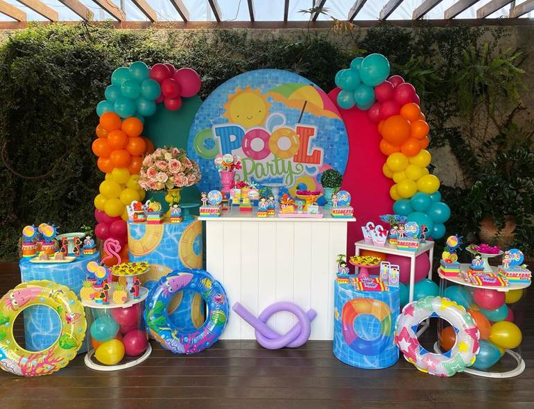 Festa pool party masculina