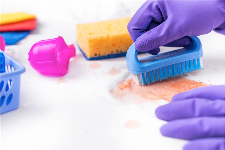 como tirar tinta guache de roupa branca