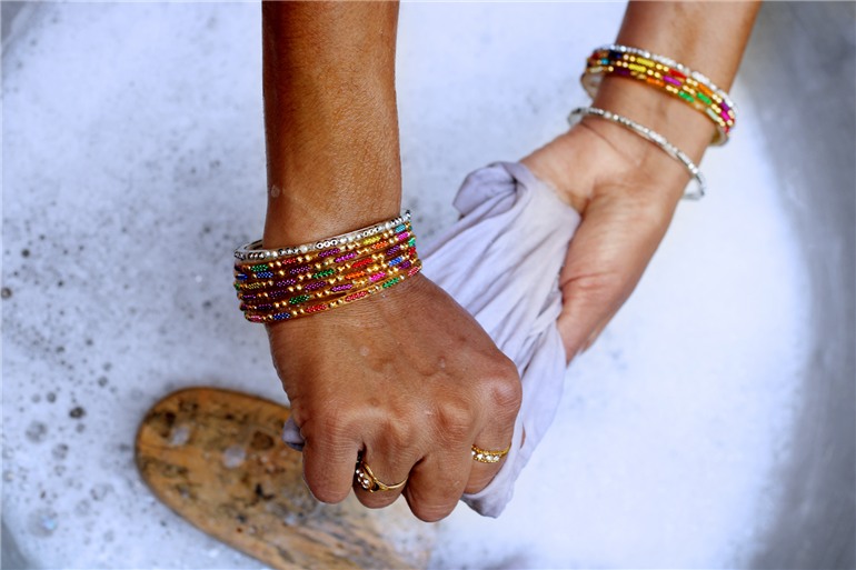 Como tirar tinta guache de tecido branco