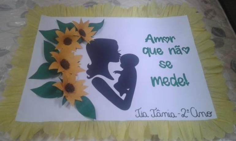 Cartaz dia das mães com girassol