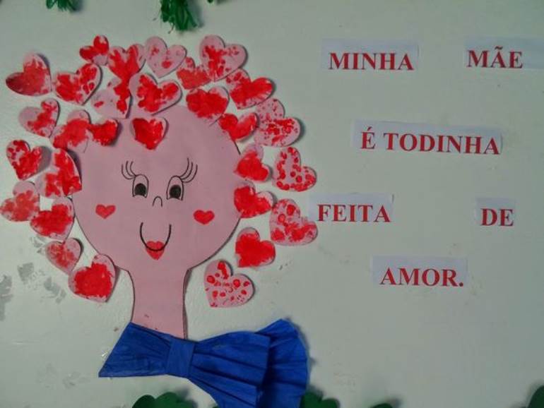 Cartaz dia das mães com cabelo de coração