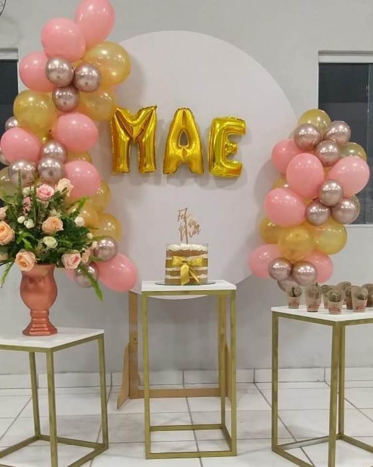 Decoração dia das mães com balões metálicos