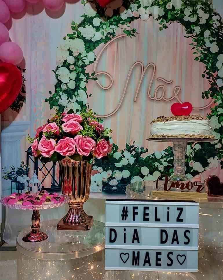 Decoração dia das mães com flores rosa