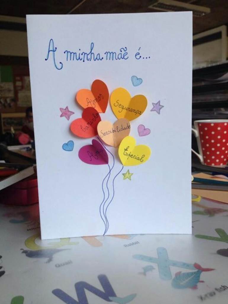 Cartaz dia das mães com balões de coração