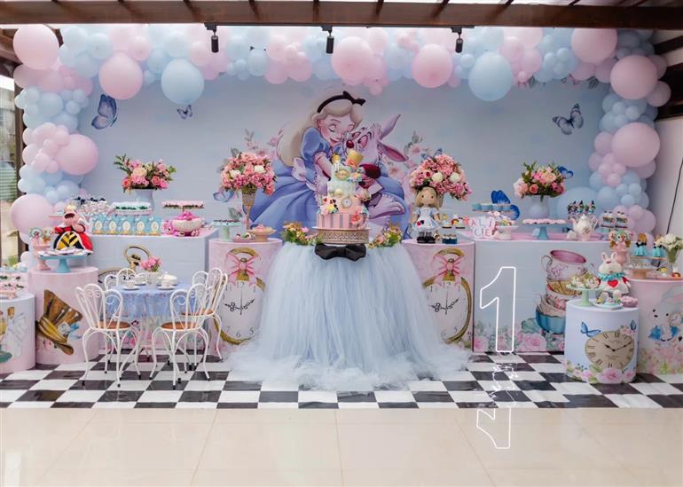 decoração de aniversário alice no país das maravilhas