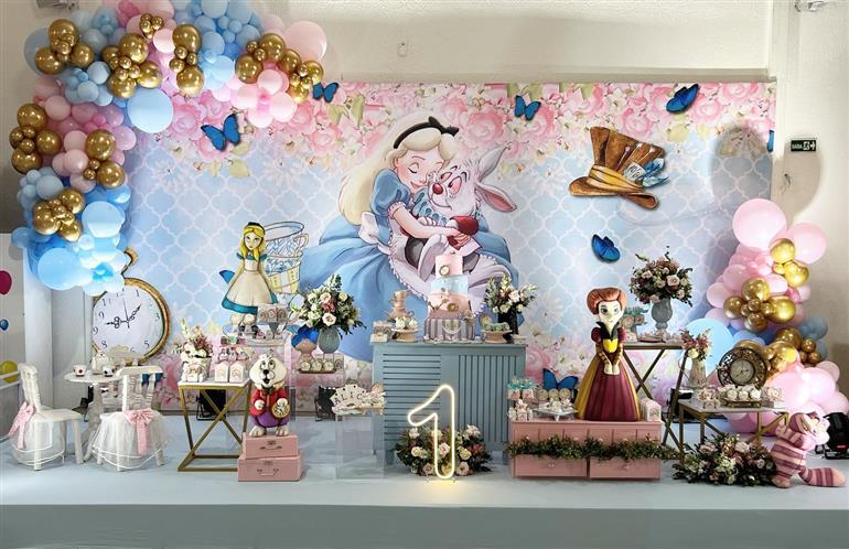 decoração alice no país das maravilhas luxo