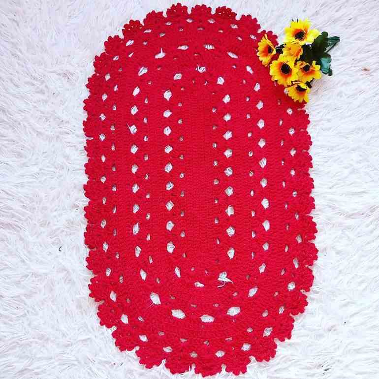 Tapete de crochê vermelho simples
