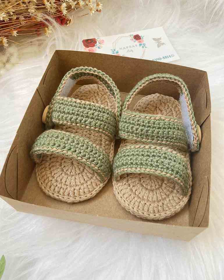sandalinha de crochê para bebê verde