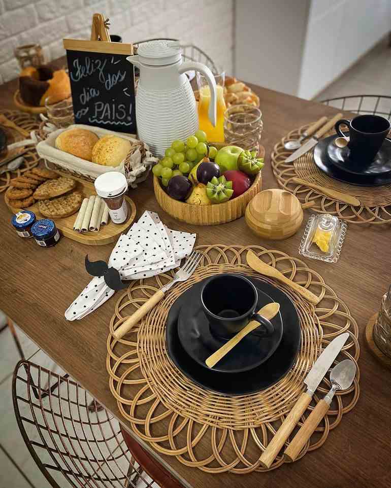 Café da manhã simples na mesa