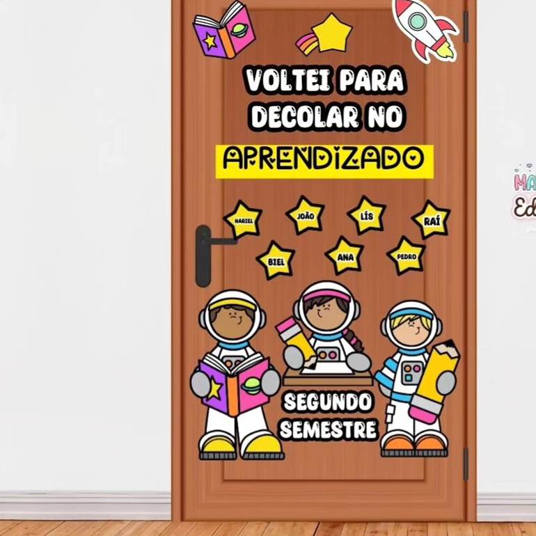 decoração de sala de aula na porta