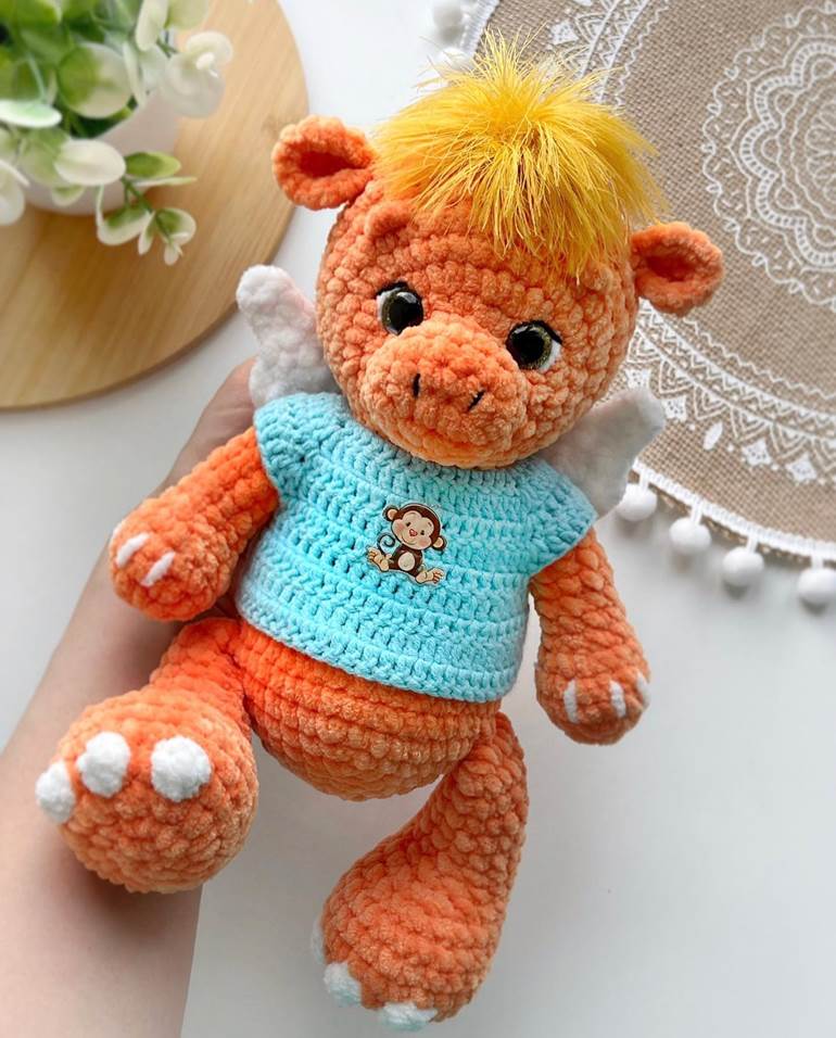 amigurumi de dragão laranja