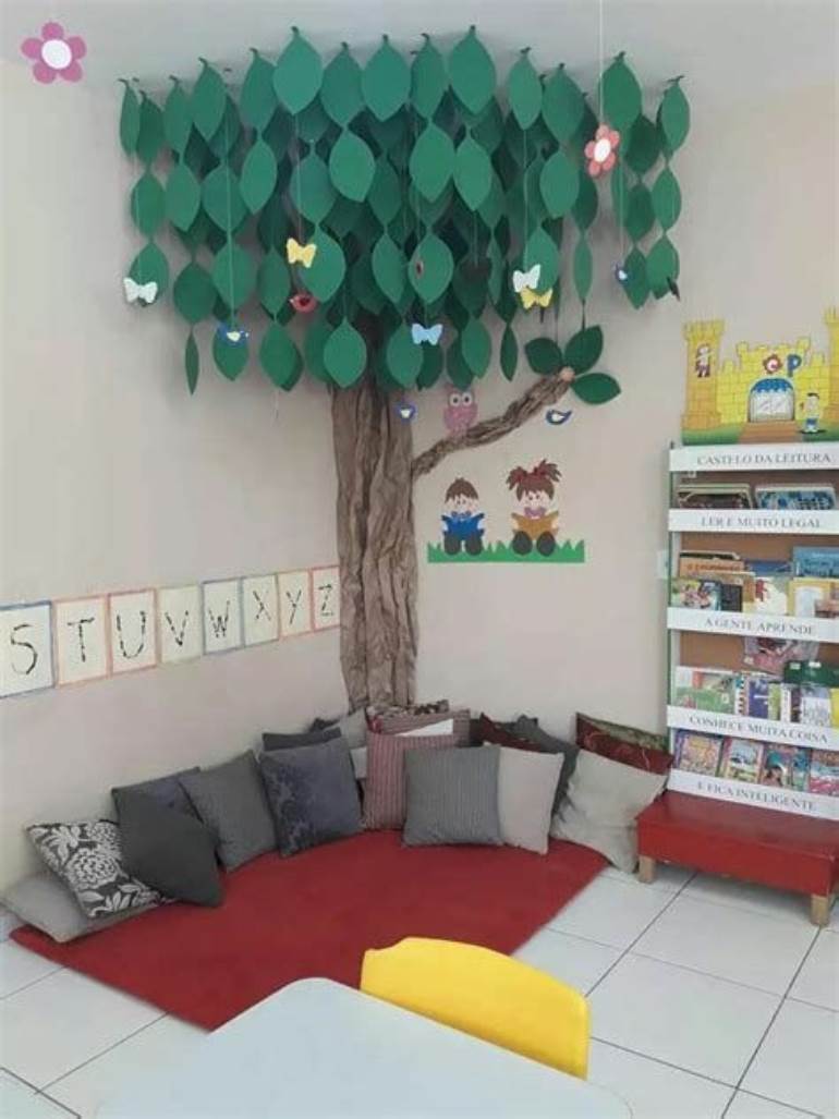 Decoração com árvore de folhas