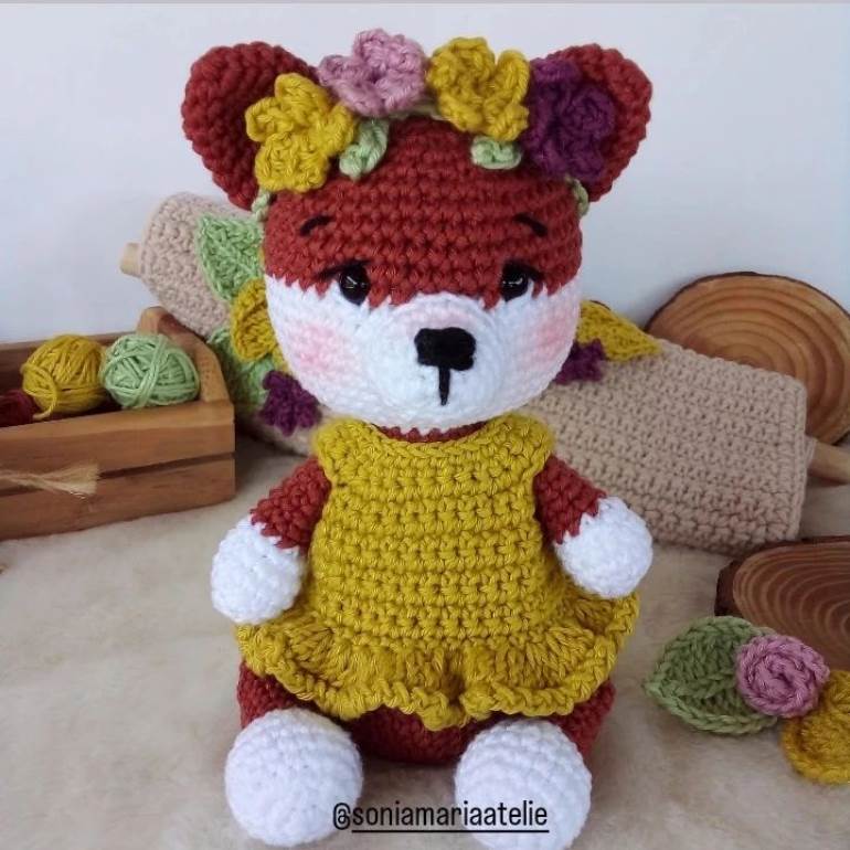 amigurumi de raposa com flores