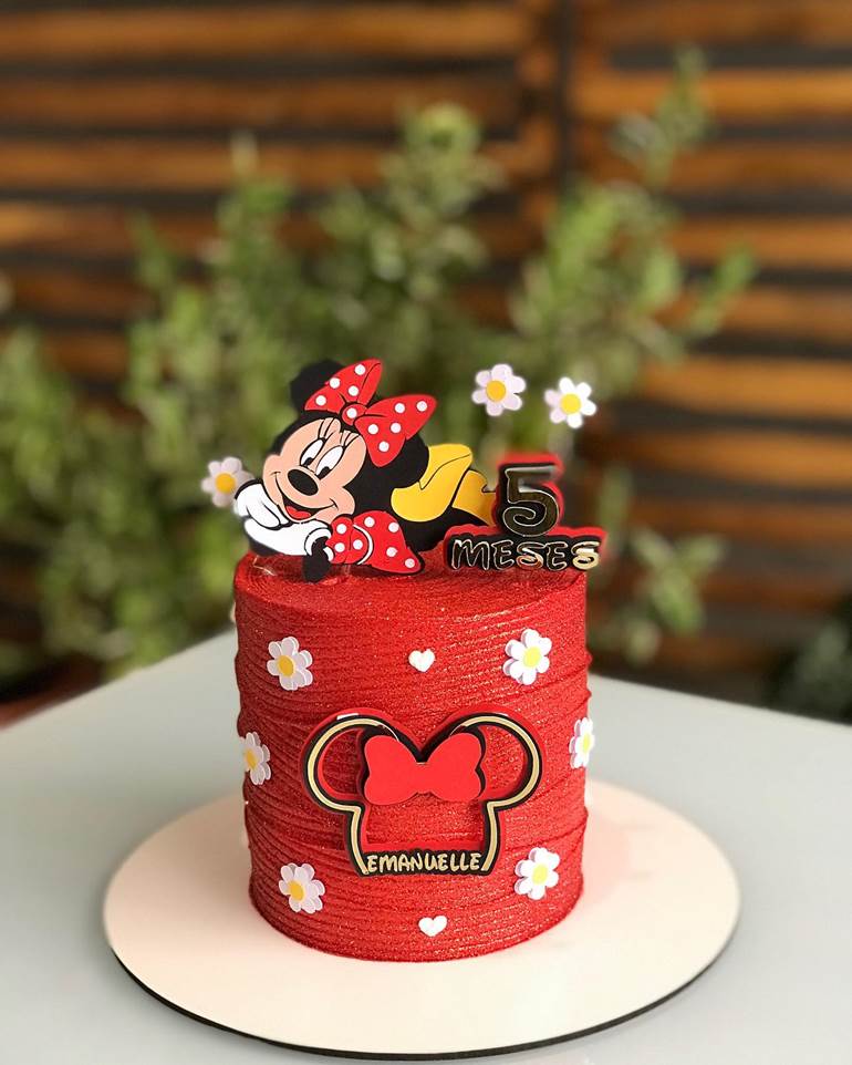 bolo da Minnie com flores