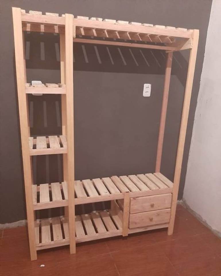 armário de madeira clara rústica