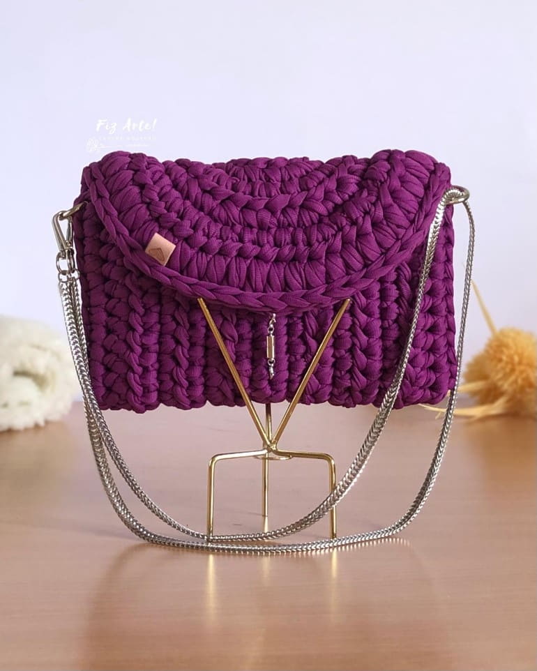 bolsa de croche com alça de corrente prata